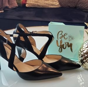 NWOB Nine West cross front heel w/ankle clasp 9M